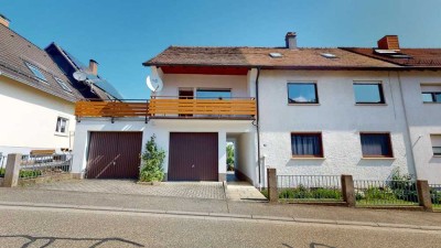 Für Jung & Alt: Vielseitig nutzbare DHH mit 2 Wohnungen, großem Grundstück & Scheune in Schöllbronn