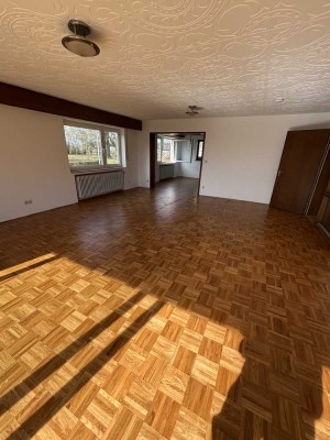 Ansprechende und gepflegte 3,5-Raum-EG-Wohnung mit Terrasse und Garten in Rot am See