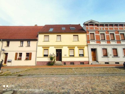 Geräumige 6-Zimmer-Wohnung über zwei Etagen mit Gartennutzung