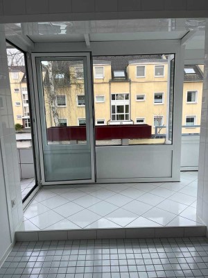 Renovierte 2-Raum-Wohnung mit Balkon und Wintergarten in Hilden