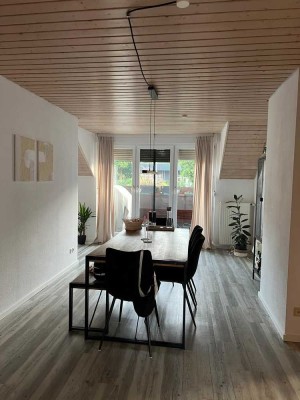 Großzügige helle Dachgeschosswohnung