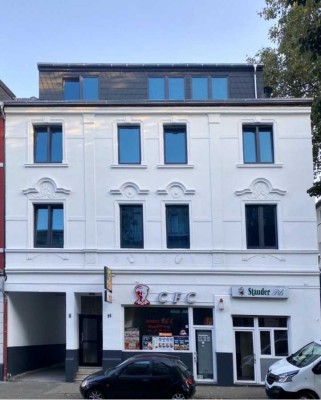 *** Top Rendite: Mehrfamilienhaus, voll saniert, mit Gewerbeeinheit in städtischer Umgebung ***