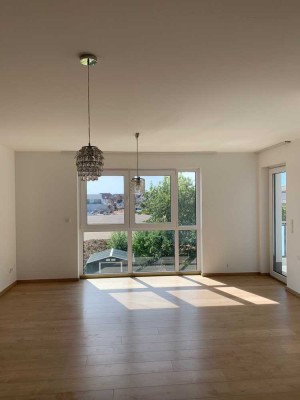 Helle 2-Zimmer-Wohnung mit Balkon im 2. OG in Kelsterbach
