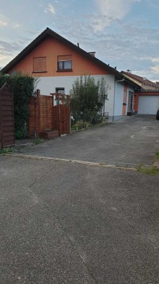 Großzügige 5-Zimmer Wohnung in Steinmauern mit Garage
