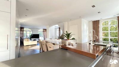 # SQ - VILLA IN TOP LAGE MIT SWIMMINGPOOL UND TIEFGARAGE - TOP LAGE &amp; EIN UNBEBAUTES GRUNDSTÜCK MIT ca. 751 m² GRUNDFLÄCHE