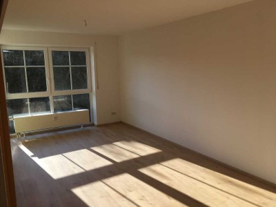 Gepflegte 2-Zimmer-Wohnung mit Balkon im 1. OG in Jettingen-Scheppach