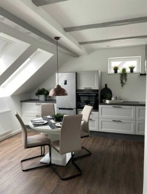 Wohnen und Gewerbe kombinieren – moderne DHH mit Büro-/Praxiseinheit und Einliegerwohnung