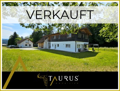 Charmantes Anwesen mit 1 ha Grund und Garagen/Nebengebäude