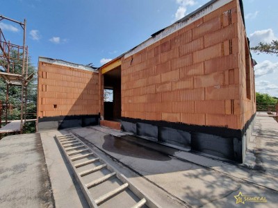 WIENERBERGER-ZIEGELQUALITÄT. 5 ZIMMER, DACHTERRASSE &amp; GARTEN. 100 METER ZUM LANDSCHAFTSSCHUTZGEBIET LOBAU – PROVISIONSFREI für den Käufer.