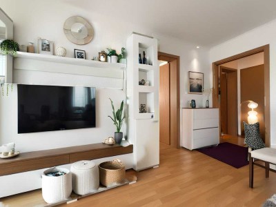 Provisionsfrei! Lichtdurchflutete moderne 2 - Zimmer Wohnung mit Balkon & Stellplatz