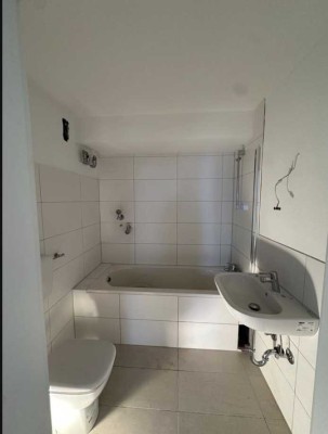 Exklusive 3-Raum-DG-Wohnung mit Balkon in Stuttgart