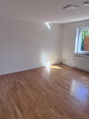 Ansprechende 2-Zimmer-Souterrain-Wohnung mit geh. Innenausstattung mit Terasse und EBK in Blaustein