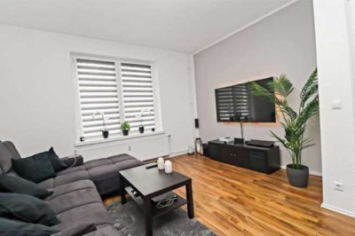 Schöne 2 Zimmer Wohnung in sanierten Altbau