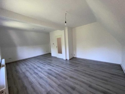 Sanierte, helle 2-Zimmer-Dachgeschosswohnung im grünen Fedderwardergroden