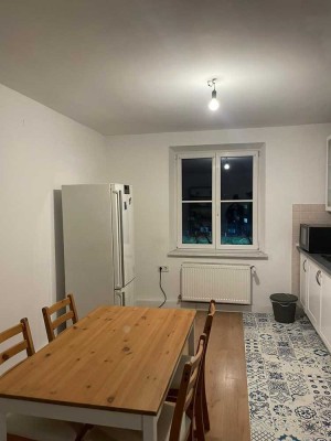 Zentrale sanierte 2-Zimmer- DG Wohnung mit grosse Wohnküche (EBK) in München Haidhausen