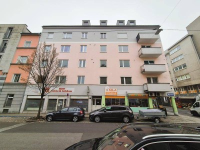 Linz: teilmöblierte zentral gelegene, 4-Zimmer-Wohnung mit Balkon, ca. 95m² Wohnfläche.