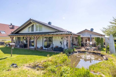 Ganz besonderes Flair auf Traumgrundstück – EFH mit Veranda, Terrasse, Doppelgarage und Carport