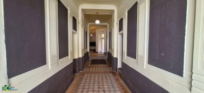 Nette, unbefristete 2 Zimmer Altbauwohnung