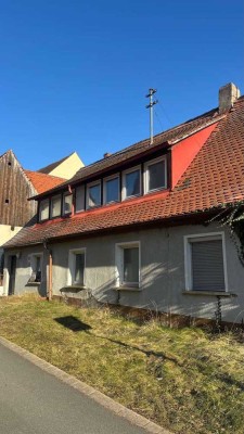 Zweifamilienhaus mit großem Potenzial – Kernsanierung oder Neubau möglich!