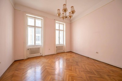 ++Rarität++ Großzügige Stilaltbauwohnung zum Sanieren in Bestage!