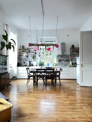 Wunderschöne helle Altbauwohnung am Lousberg