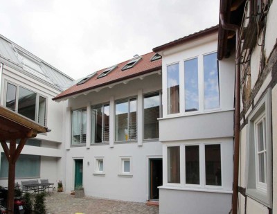 Repräsentatives Wohnhaus mit integr. Doppelgarage u. Aufzug in Zentrumslage von Herxheim!