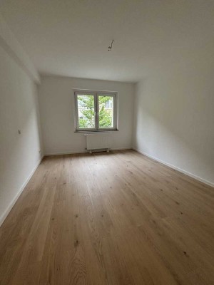 Schöne 2 Zimmer Wohnung mit Balkon in ruhiger Seitenstraße zu vermieten