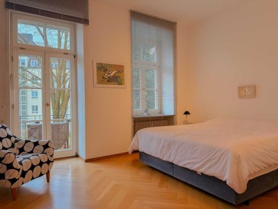 gepflegte, bezugsfreie 3.-Zimmer-Altbauwohnung inkl. separaten Büro mit TG-Stellplatz in Lehel