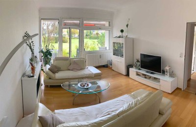 Helle 2-Zimmer-Erdgeschosswohnung mit großer, sonniger SW-Terrasse vor weitläufiger Grünanlage