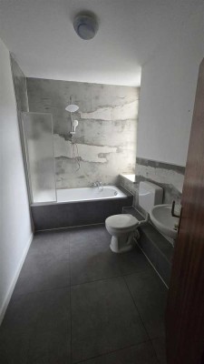 Schöne renovierte, helle 4-Raum-Wohnung in zentraler Lage!
