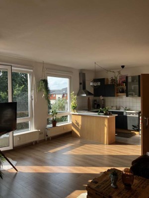 Schöne helle 2-Zimmerwohnung mit wunderbarer Nachbarschaft sucht neue/en Mieter/in!