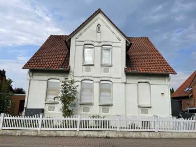 Zweifamilienhaus mit schönem Grundstück