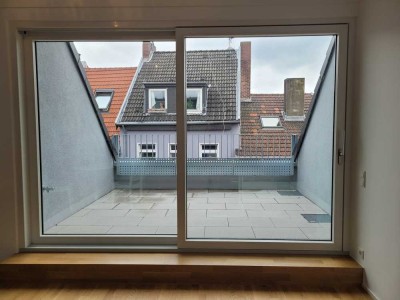Neuwertige, voll-klimatisierte 4-Zimmer-Penthouse-Wohnung in zentraler Lage von privat