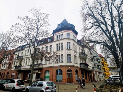 Bezugsfreie Wohnung mit Balkon! Über den Dächern von Borsigwalde mit herrlichem Ausblick!