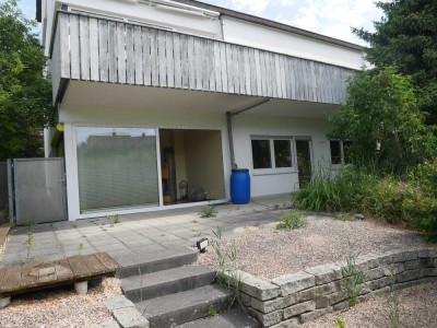 4 Zi EG-Wohnung mit großer Südterrasse, Garten, EBK, Garage