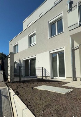 Neubau-Erstbezug: Hochwertige,  3-Zimmer-EG-Wohnung mit 2 Außenbereichen und Tiefgarage
