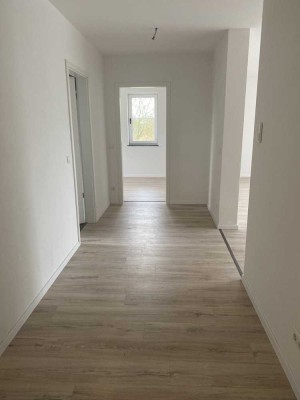 Stilvolle, neuwertige 3-Raum-Wohnung mit Balkon in Neustadt an der Donau