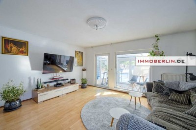 IMMOBERLIN.DE - Attraktiver Bungalow mit Wintergarten & Garage in ländlicher Lage vor den Toren Berl