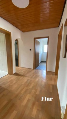 Geräumige & helle 3-Zi Wohnung am Stadtrand (Steinsfurt), mit großem Garten.