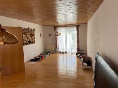 Ruhig gelegene Doppelhaushälfte mit Garage und Garten