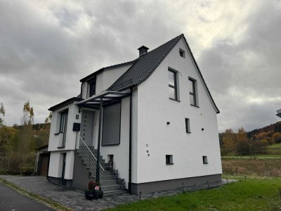 Stilvoll kernsaniertes 1-2 Fam.haus in Knüllwald OT Völkershain