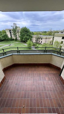 3. Obergeschoss / Weitläufige 4-Zi.-Wohnung mit Balkon