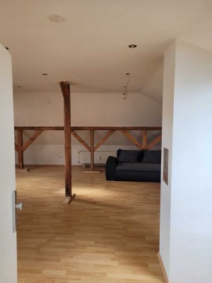 Stilvolle, vollständig renovierte 1-Zimmer-Dachgeschosswohnung in Fellbach