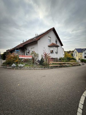 Familienfreundliches Einfamilienhaus mit PV-Anlage, Doppelgarage & Einbauküche