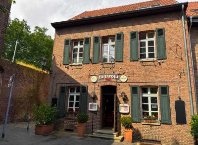 Zwei Einheiten - viele Möglichkeiten.. Ein Haus zur vielfältigen Nutziung als Gastro und/oder Wohnen