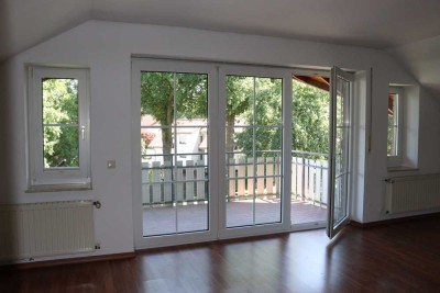 Schöne helle 3-Zimmer-Dachgeschosswohnung mit Balkon in Paderborn Elsen