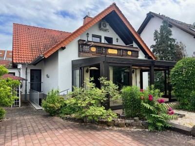 Mainz-Kastel: Ein XXL-Einfamilienhaus mit Wintergarten in familienfreundlicher Lage – bereits freige