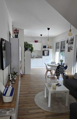 Helle 2-Zimmer Wohnung in Neubauhaus
