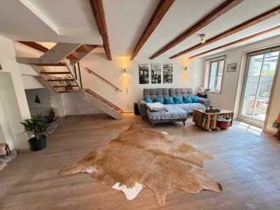 * Einziehen & Wohlfühlen! Modernisierte Maisonettewohnung * EBK + 2 TL-Bäder + 2 Terrassen *