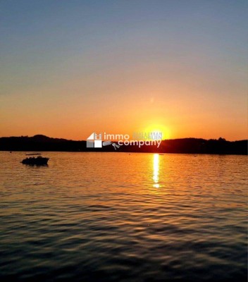 Traumhafter Bungalow in einmaliger Attersee-Lage. Attersee Ort: 155m² Luxus mit Garten und Terrasse!